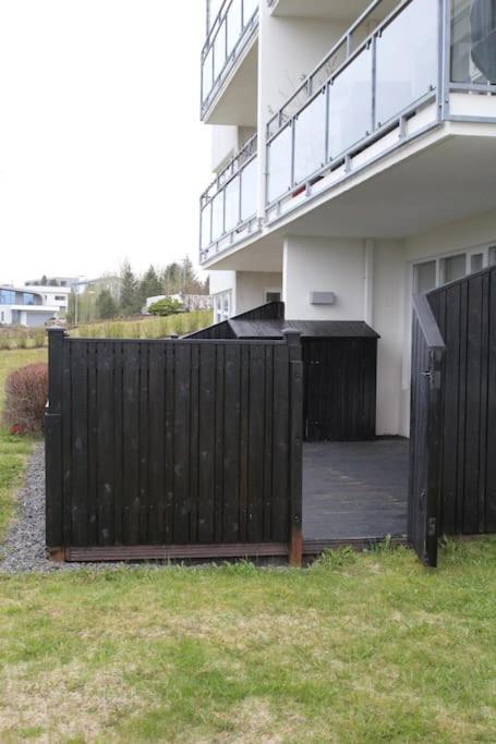 Quiet And Cozy Apartment With A Lake View Reykjavík Exteriér fotografie